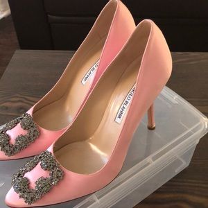 Pink Manolo Blahnik: Hangisi Satin CrystalToe Pump